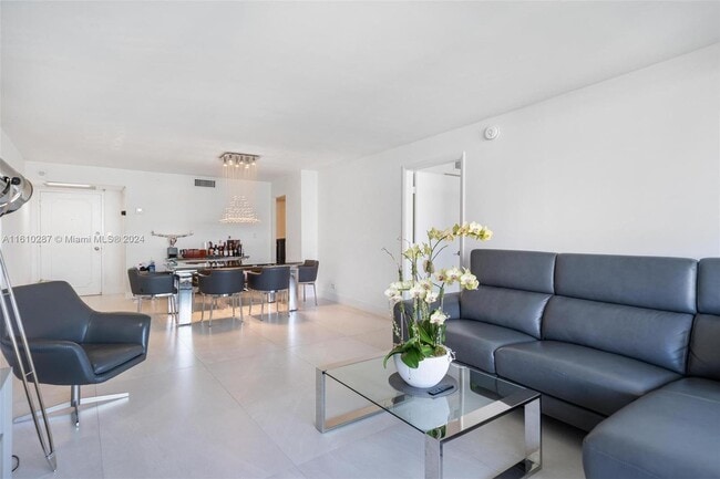 Building Photo - 6039 Collins Ave