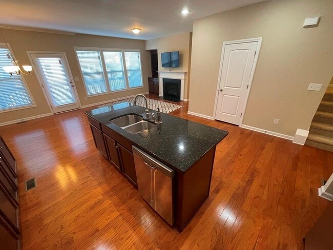 Foto del edificio - 3340 Twinrose Pl