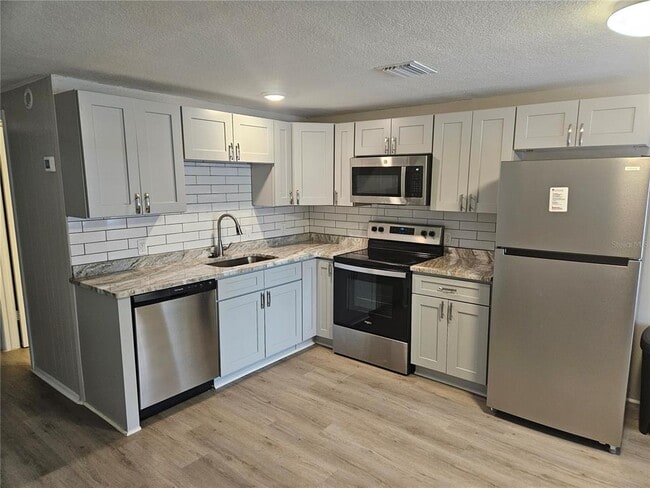 Building Photo - 614 Dogwood Ct