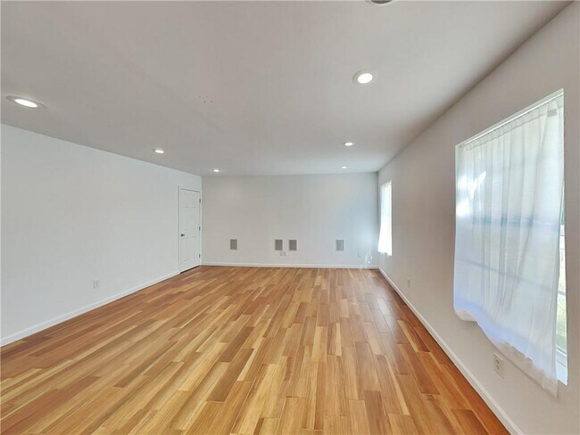 Foto del edificio - 515 Bigelow Ct