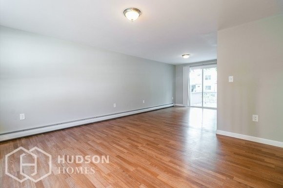 Building Photo - 15 Martin St