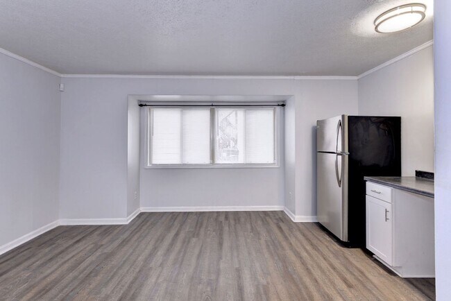 Building Photo - Gated Community Condo in Hampton