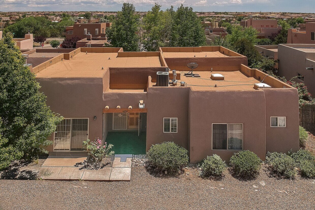 Foto principal - Single Level 3 Bedroom 2.5 Bath home in De...