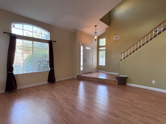 Foto del edificio - Stunning Updated 4-Bedroom Home with Private Spa in Summerlin North