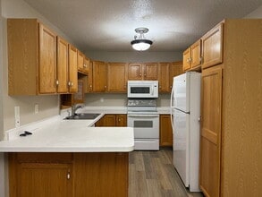 Building Photo - 2736-33 1/2 33 1/2 Ave S