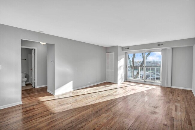 Foto del edificio - 5400 Astor Ln