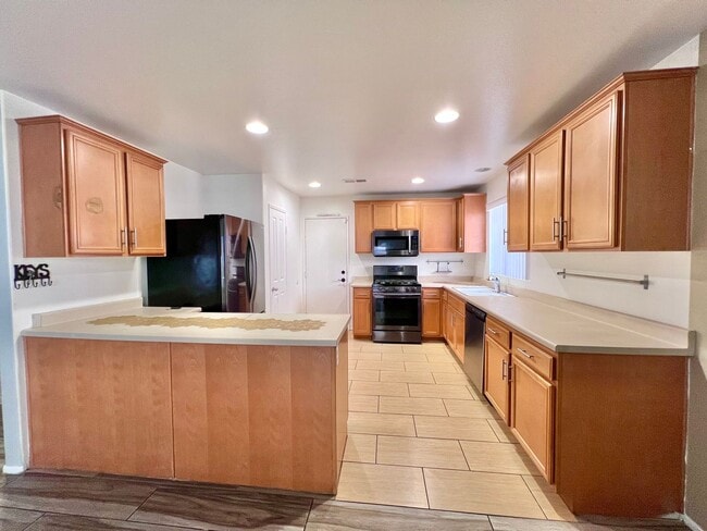 Building Photo - Spacious 4 Bed, 3 Bath Two-Story Home with...