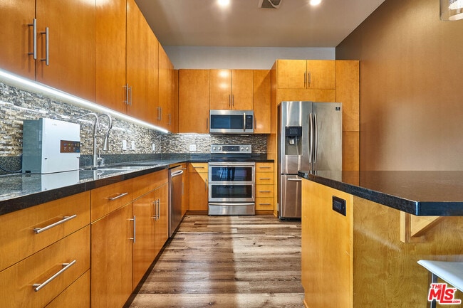 Foto del edificio - 3223 W 6th St