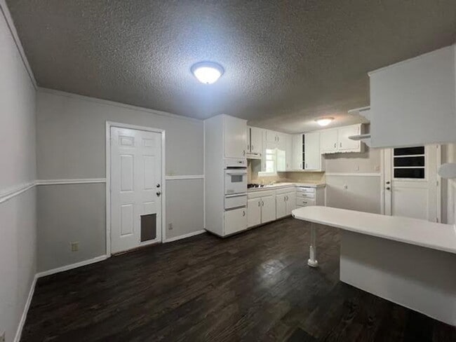 Building Photo - Cute 3 BR 1.5 BA located on S 26th