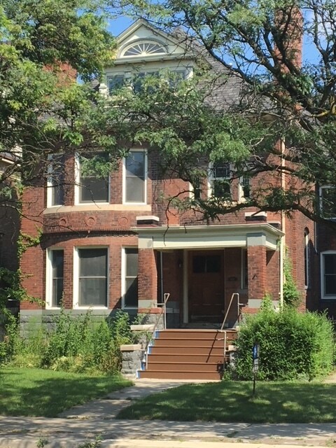 Entrada principal - 658 W Forest Ave