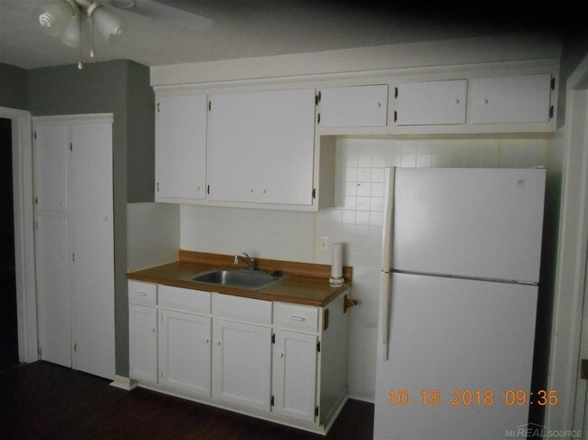 Foto del edificio - 24810 Wilmot Ave