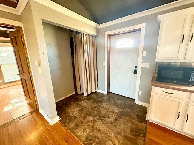 Foto del edificio - Country Cottage for Lease on 1.42 Acres