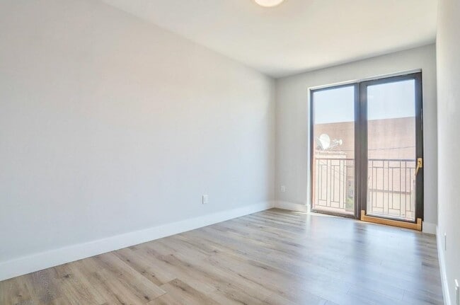 Building Photo - 502 Broadway