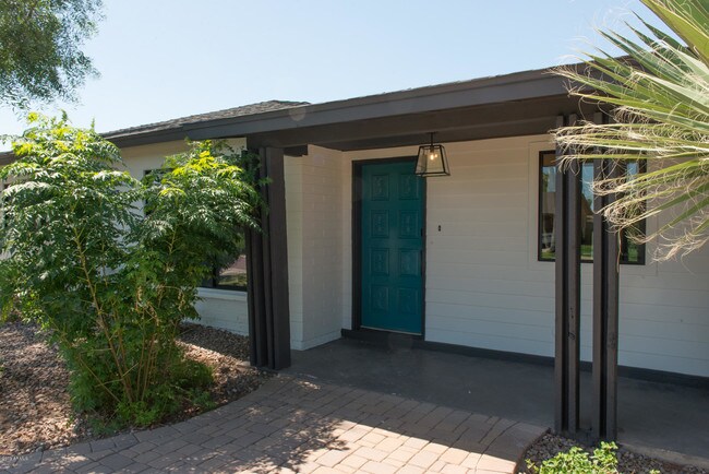 Building Photo - 4326 E Calle Feliz