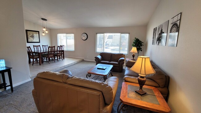 Building Photo - 1254 Los Meadows Dr
