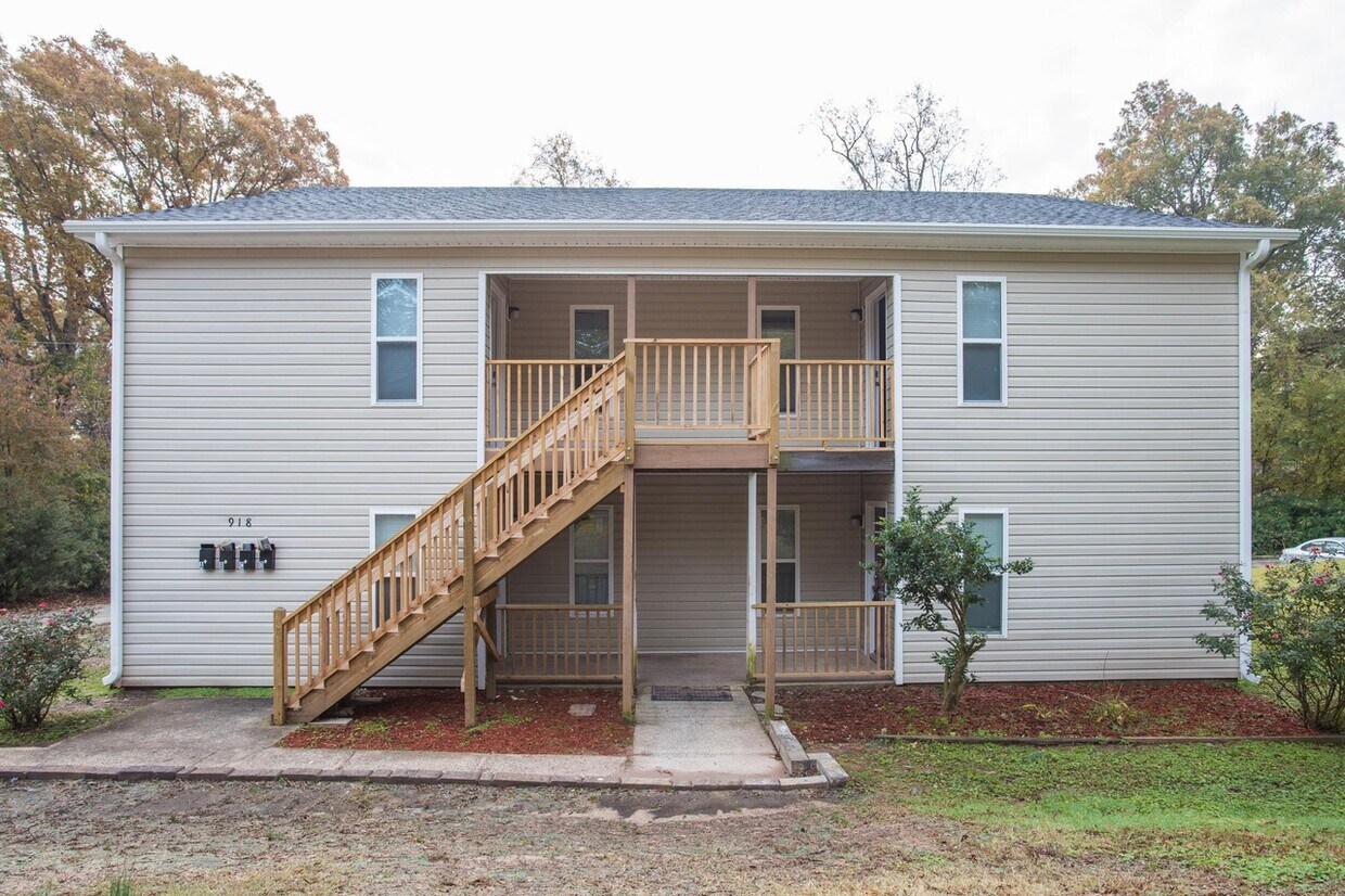 Primary Photo - 918 Fiske St