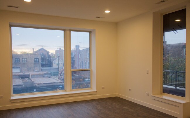 Building Photo - 1509 N Western Ave