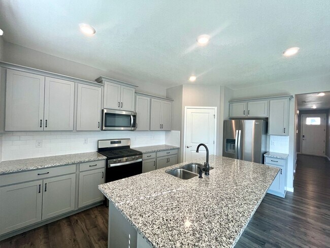 Foto del edificio - 5 Bedroom Available - The Ridge at Harmony Road