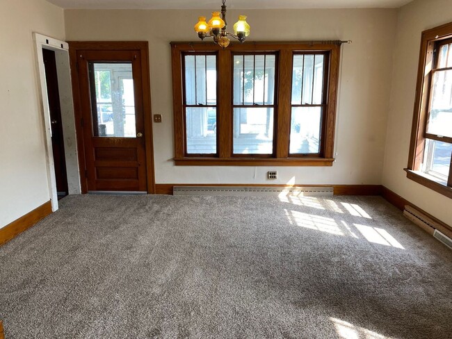 Building Photo - 5 bed 2 bath Single Family Home in Wausau