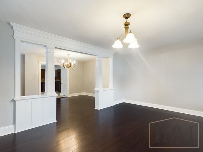 Building Photo - Charming 4 Bedroom Home Located in York Su...