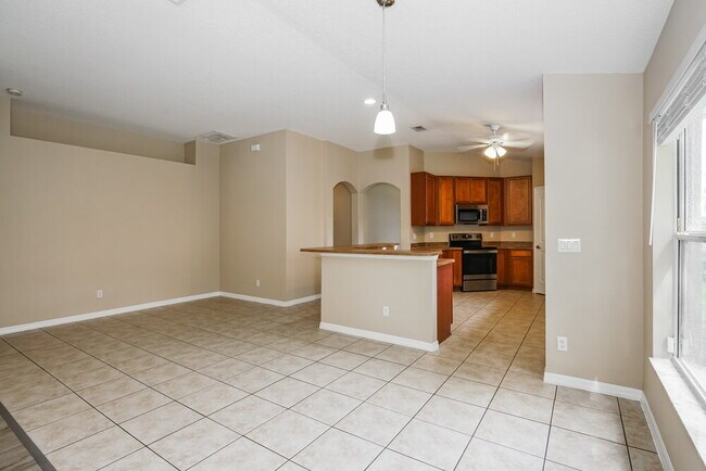 Building Photo - 30149 Sandbunker Ln