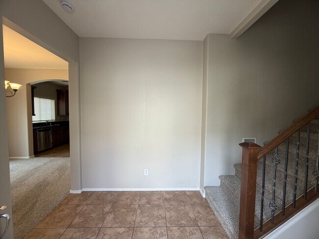 Foto del edificio - Community pool and a low maintenance yard