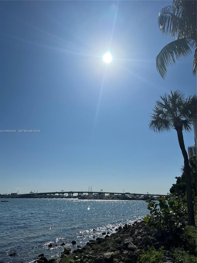 Foto del edificio - 1900 N Bayshore Dr