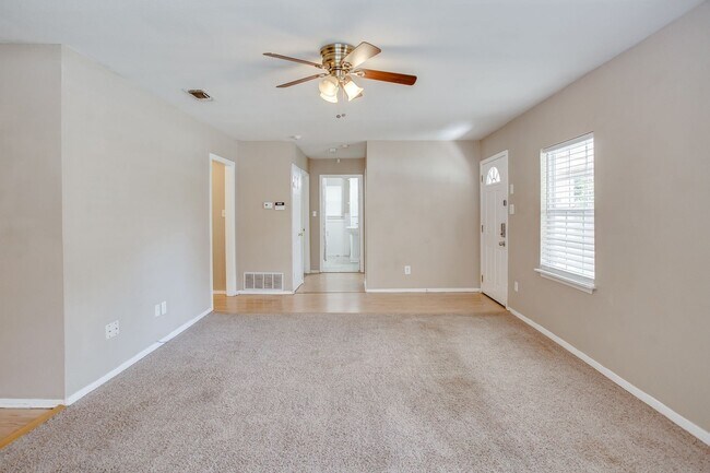 Foto del edificio - Pre-leasing for July