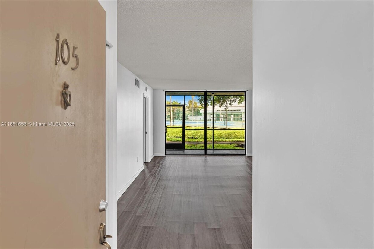 Foto principal - 7500 NW 1st Ct