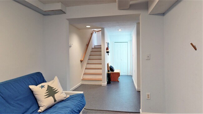 Building Photo - 2 Saunders Ave