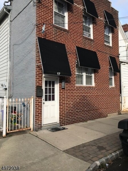 Primary Photo - 17 Joyce St