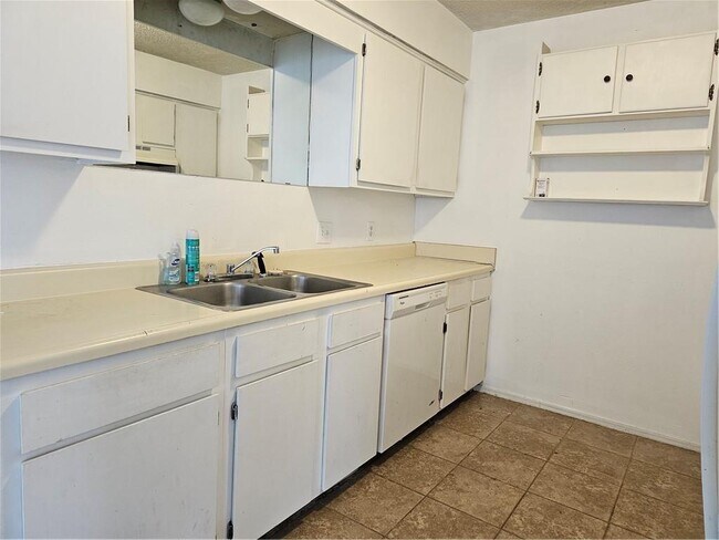 Building Photo - 912 Turtle Creek Dr