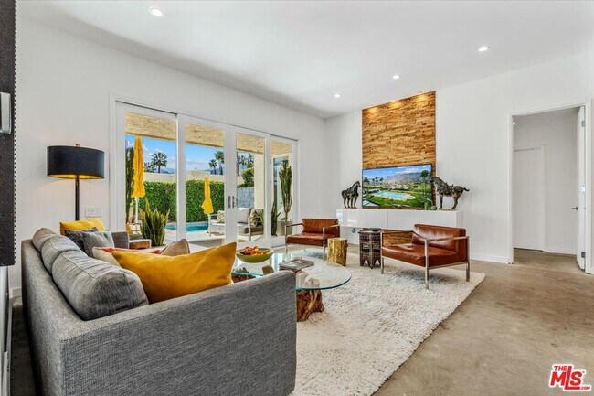 Foto del edificio - 475 N Calle Rolph