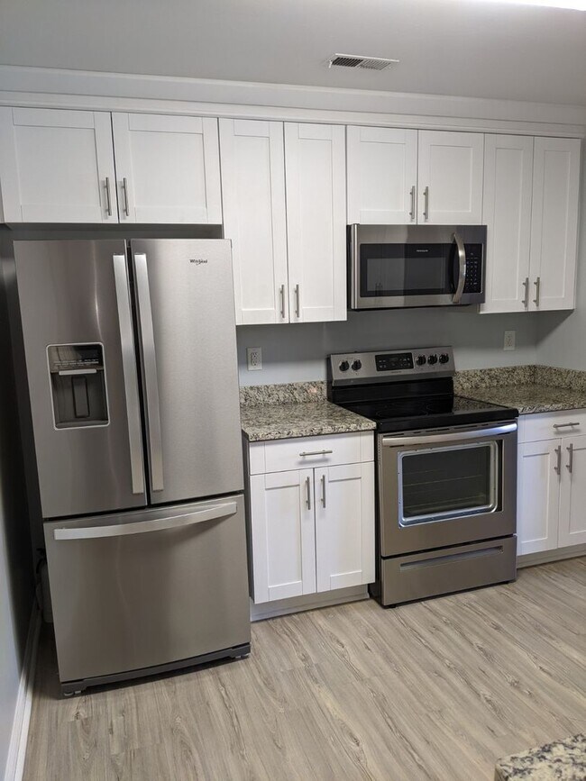 Foto del edificio - BEAUTIFUL 2 Bedroom 2 Bathroom condo is th...