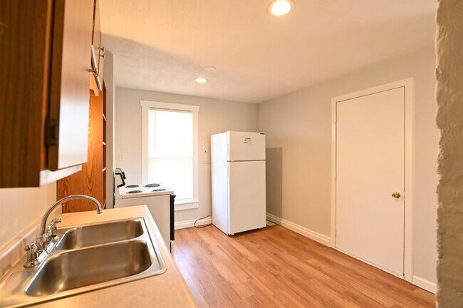 Building Photo - 4038 Seward St