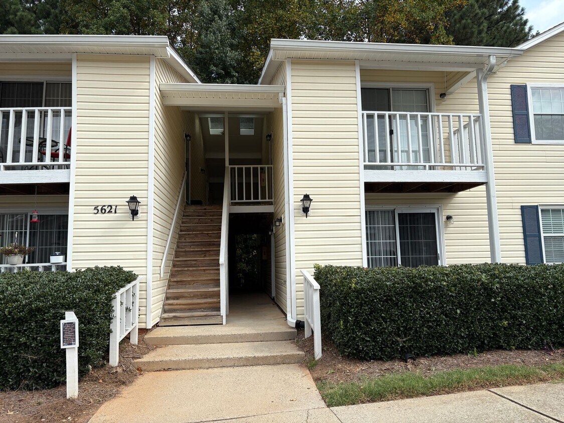 Foto principal - 2 Bedroom,1 Bathroom Condo in Greensboro!