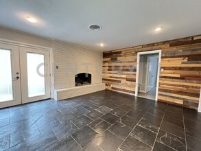 Building Photo - 5908 Wedgmont Cir N
