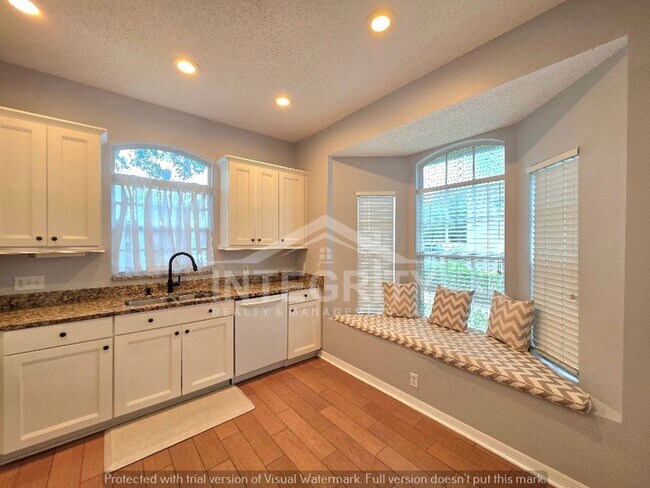 Foto del edificio - 10107 Farmingdale Pl