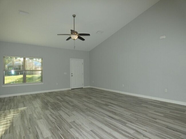 Building Photo - 4985 Creekside Ln