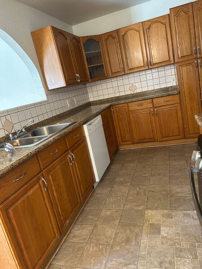 Foto del edificio - 44330 Glenraven Rd