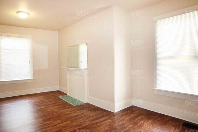 Building Photo - 520 S Howes St