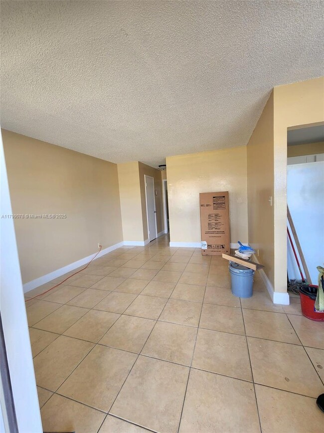Foto del edificio - 5926 SW 26th St