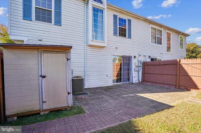 Foto del edificio - 6101 Hoskins Hollow Cir