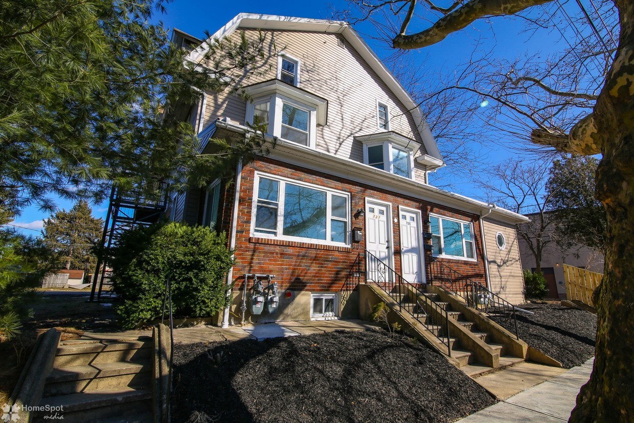 Primary Photo - 727 N Quincy St