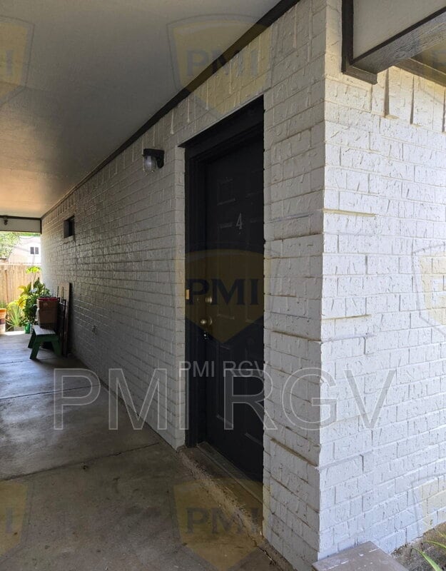 Building Photo - 2504 N 31st Ln
