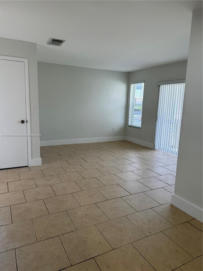 Building Photo - 6760 NW 175th Ln
