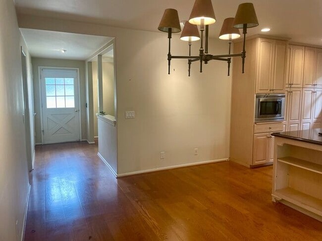 Foto del edificio - Carpinteria 3 Bedroom House - Available Au...