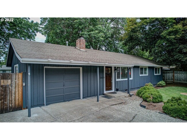 Building Photo - Lovely Ranch style home with park like rea...