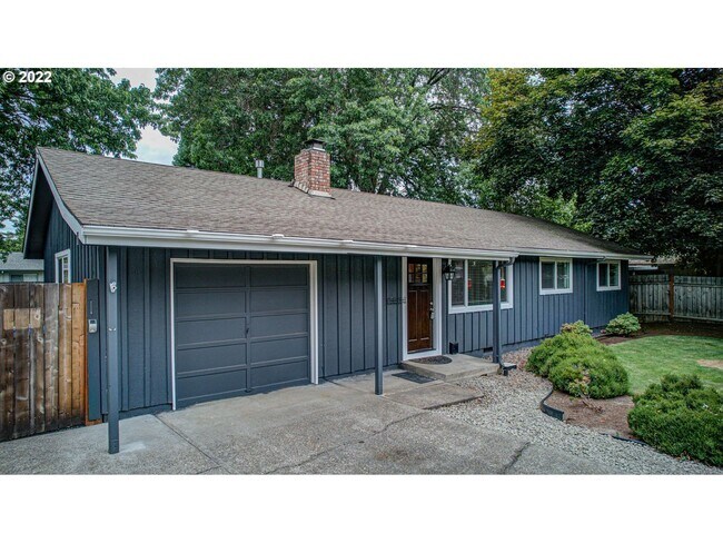 Foto del edificio - Lovely Ranch style home with park like rea...