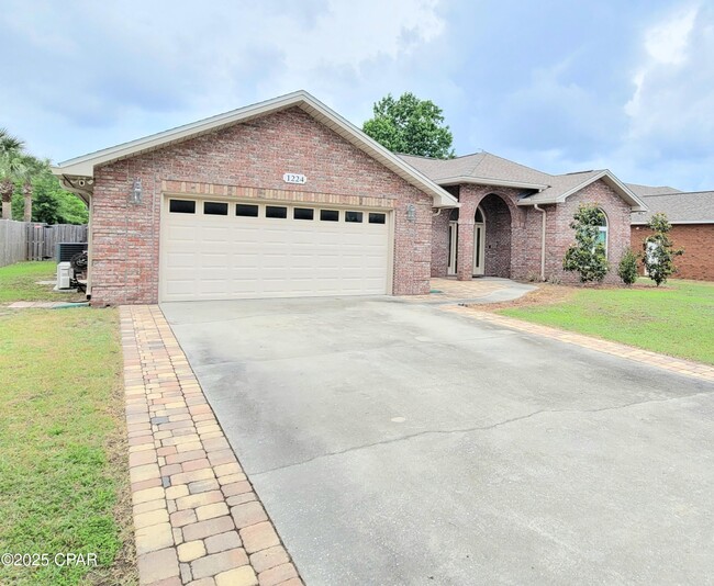 Foto del edificio - 1224 Huntington Ridge Rd